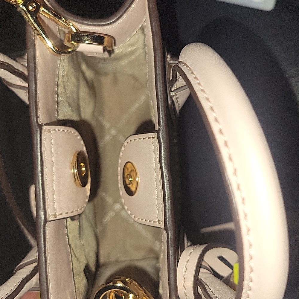Purse - Picture 2 of 3
